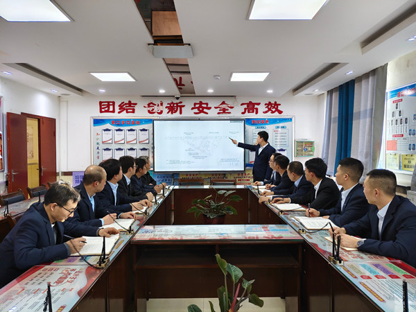 综掘队开会.jpg